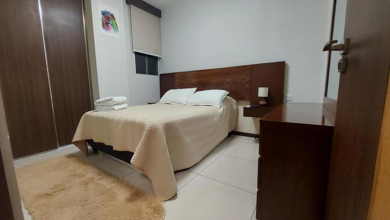 Hermoso Y Unico Apartamento Moderno, En Pleno Centro De Santa Cruz, Con Netflix Wi-Fi De 60 Mb, Estacionamiento Gratis Y Ac En Todos Los Ambientes Santa Cruz de La Sierra Exterior photo