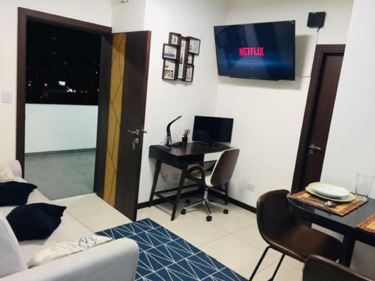 Hermoso Y Unico Apartamento Moderno, En Pleno Centro De Santa Cruz, Con Netflix Wi-Fi De 60 Mb, Estacionamiento Gratis Y Ac En Todos Los Ambientes Santa Cruz de La Sierra Exterior photo